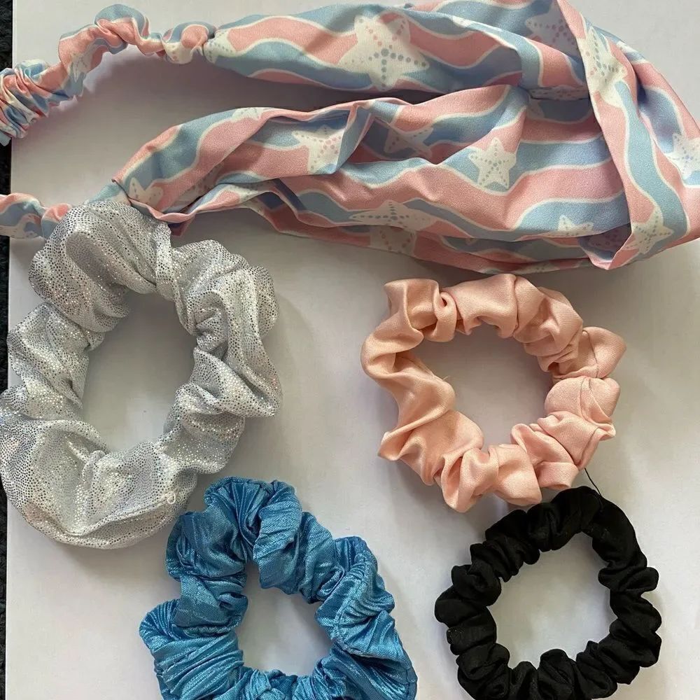 Set of 5 Hair Accessories - 1 Headband, 4 Scrunchies